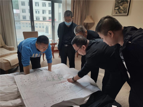 山東科技大學(xué)實(shí)用礦山壓力研究中心主任石永奎教授、郝建博士應(yīng)邀赴龍煤雙鴨山礦業(yè)集團(tuán)進(jìn)行技術(shù)交流