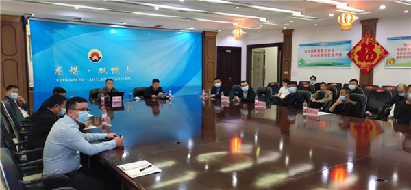 山東科技大學(xué)實(shí)用礦山壓力研究中心主任石永奎教授、郝建博士應(yīng)邀赴龍煤雙鴨山礦業(yè)集團(tuán)進(jìn)行技術(shù)交流